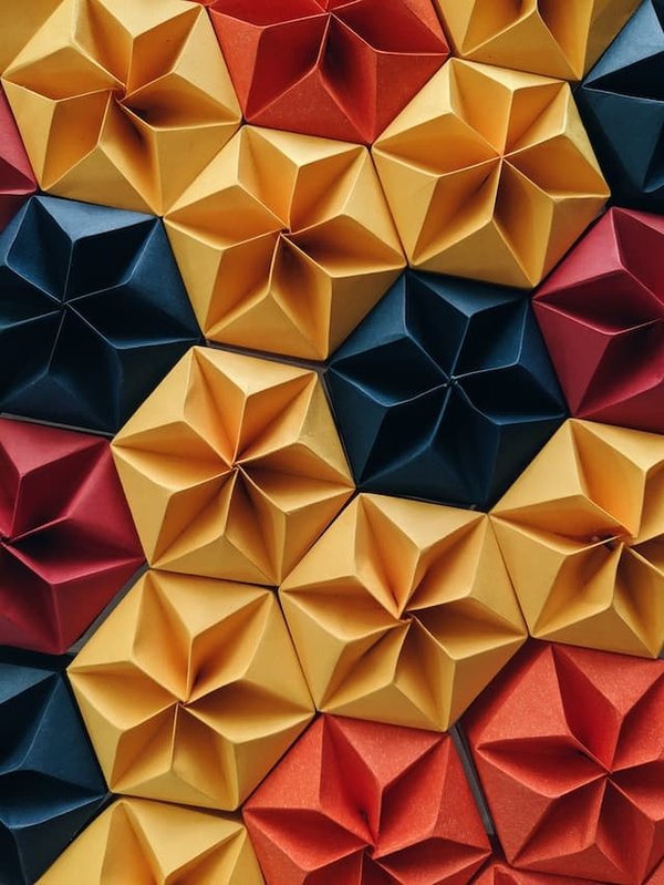 Comment créer une décoration murale en origami géant ?