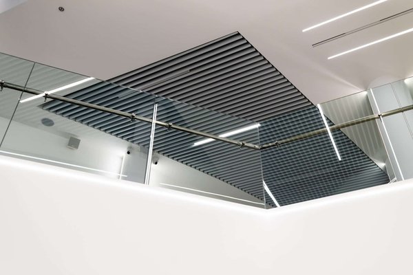 Le garde-corps en verre : la nouvelle tendance pour les terrasses