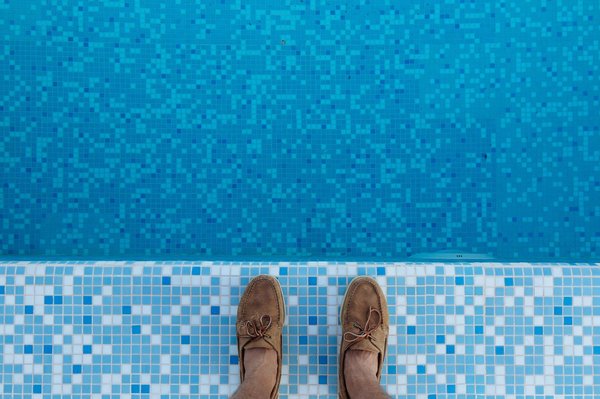 Comment faire de votre piscine un élément central de votre jardin ?