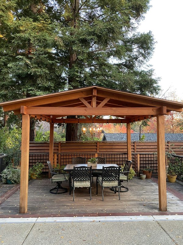 Optimisez votre pergola avec une ombrière élégante et pratique